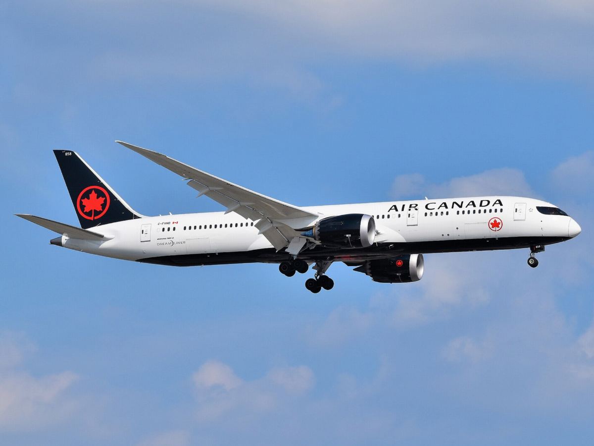 Air Canada Boeing 787-9 Dreamliner flying past in its black, white and red livery