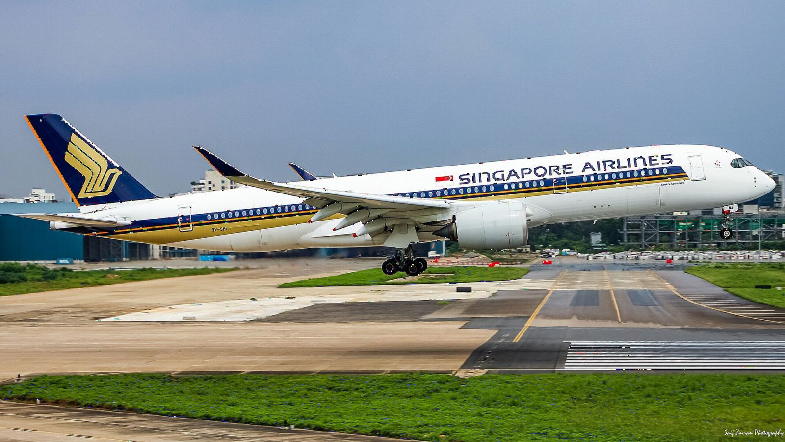 Singapore Airlines Airbus A350-900 touching down on the runway