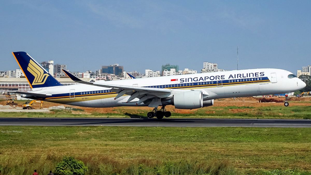 Singapore Airlines Airbus A350-900 taxiing after landing